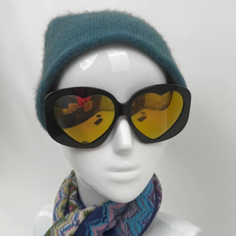 Moschino NWT Heart Shaped Jet Black Oversized Frame Sunglasses - Picture 9 of 12